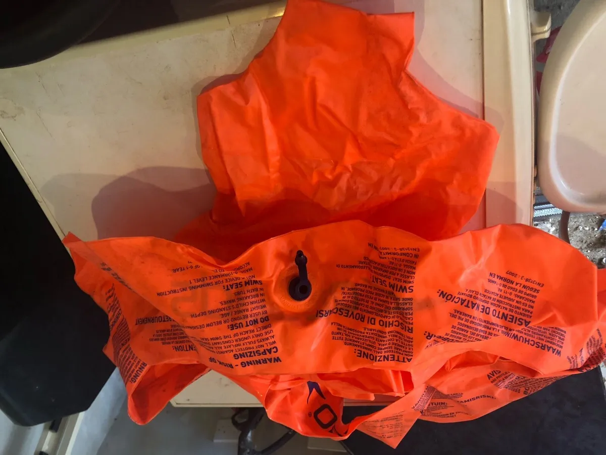 Kids arm bands and float - Image 3