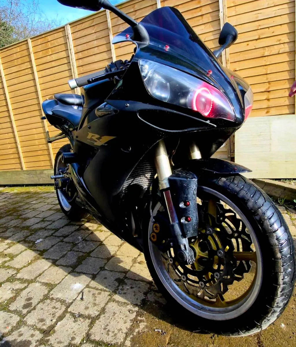 Yamaha R1 - Image 1