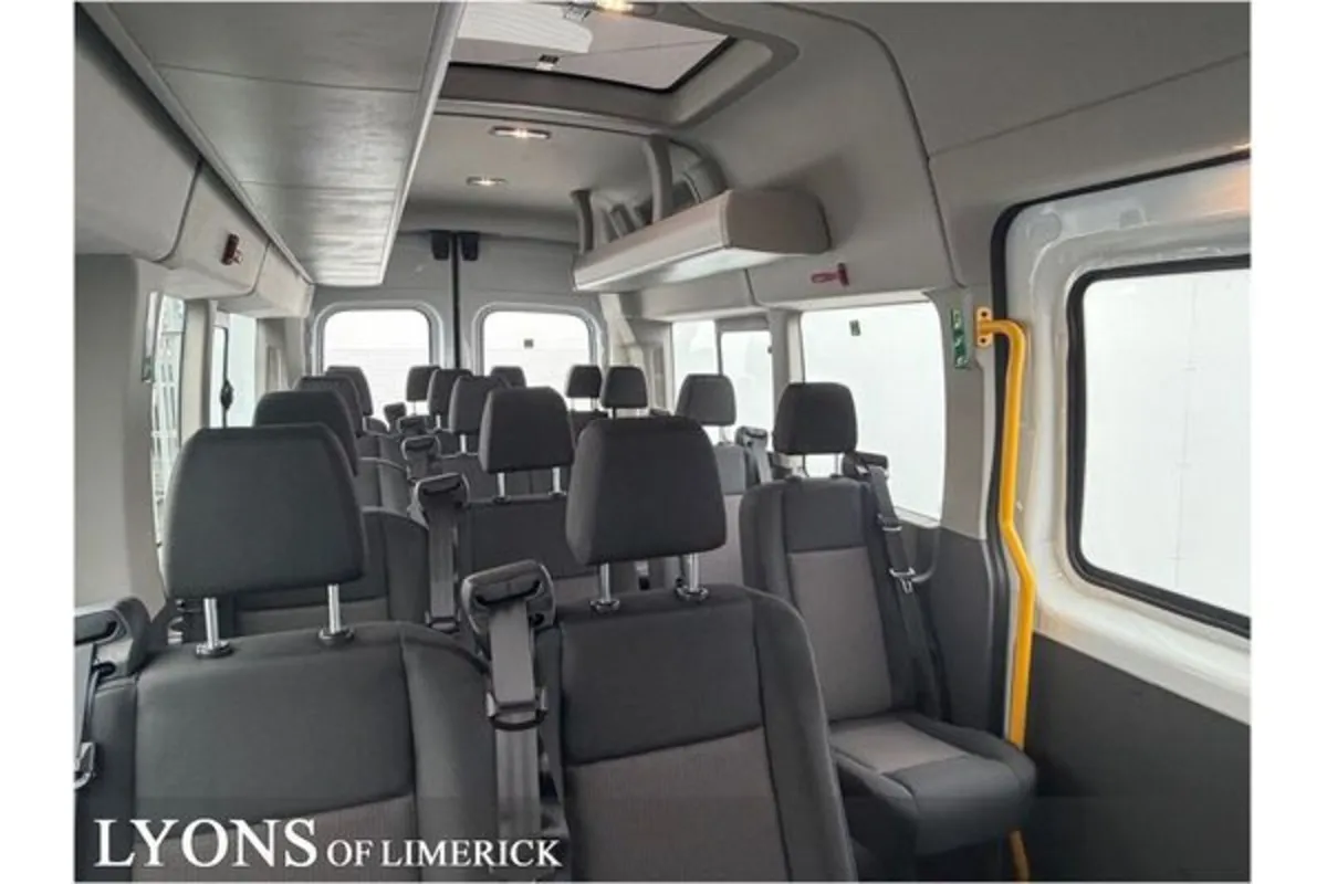 Ford Transit Minibus 130PS Manual - Image 3