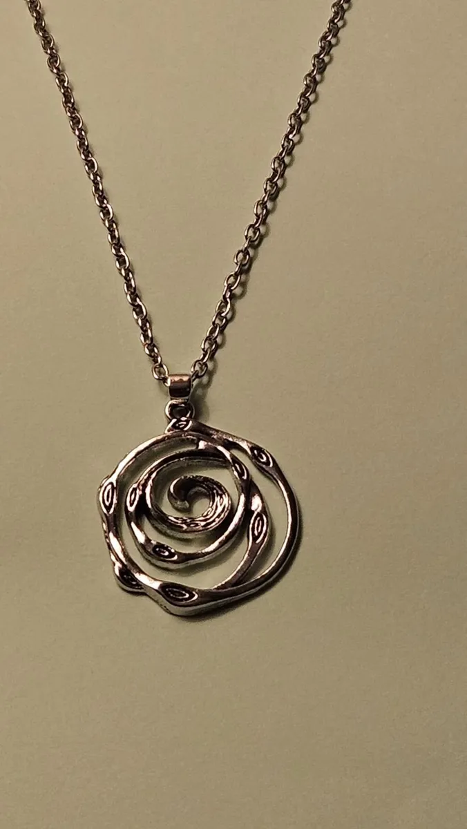 Chain and Pendant - Image 1