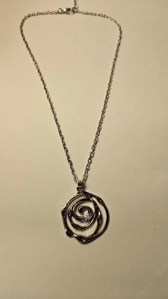 Chain and Pendant - Image 3