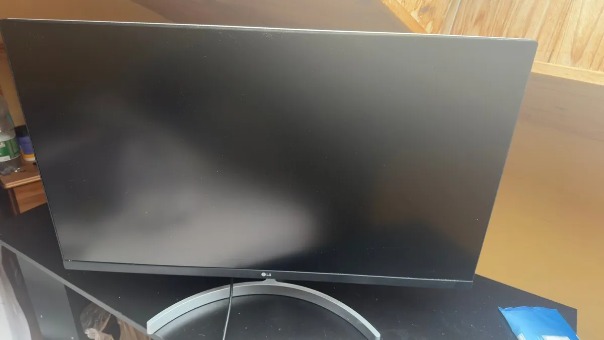 LG 32” 4K UHD Monitor - Image 3