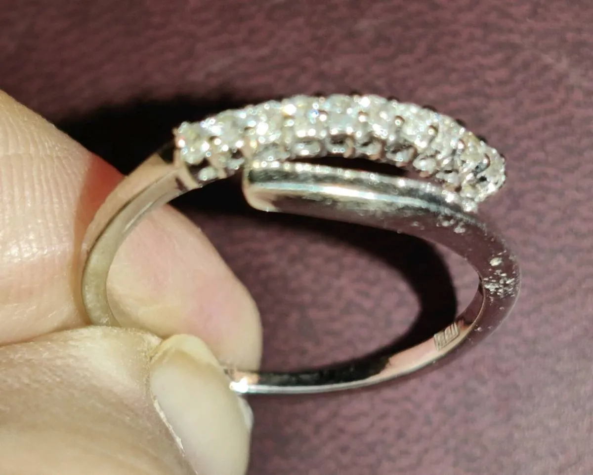 DIAMOND CROSSOVER, 14CT White Gold Ring & Cert ! - Image 1