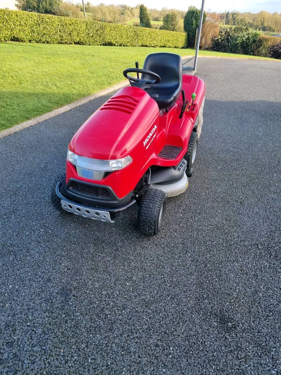 Honda 2417 Ride on Mower - Image 1