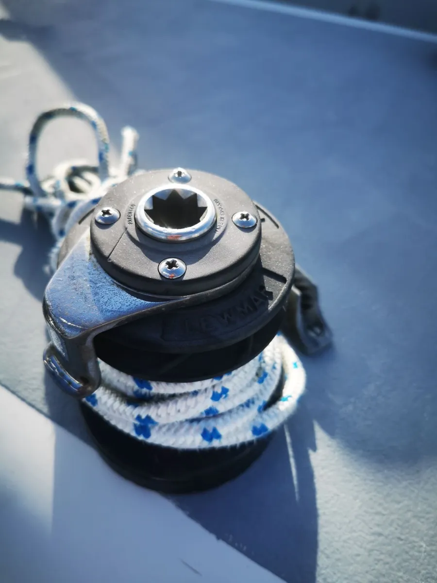 Hunter Formula 28 - Image 1