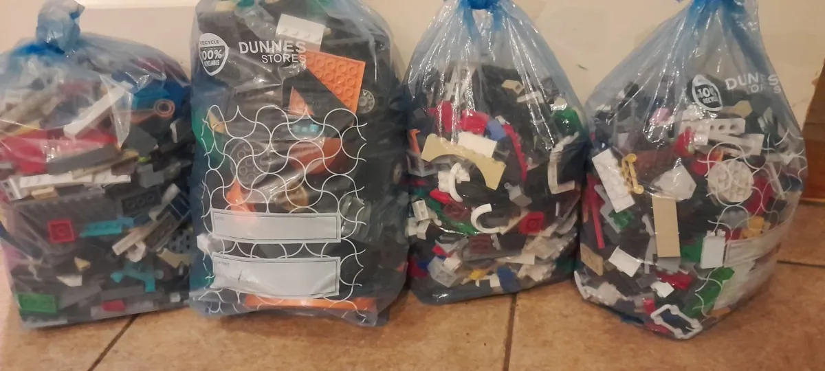 4 kg of lego - Image 1