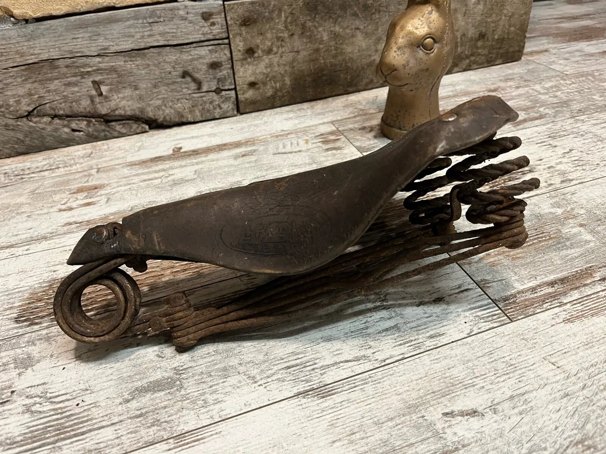 Vintage BICYCLE SADDLE - Image 3