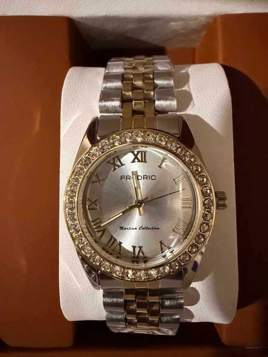 Wrist watch - female - Image 2