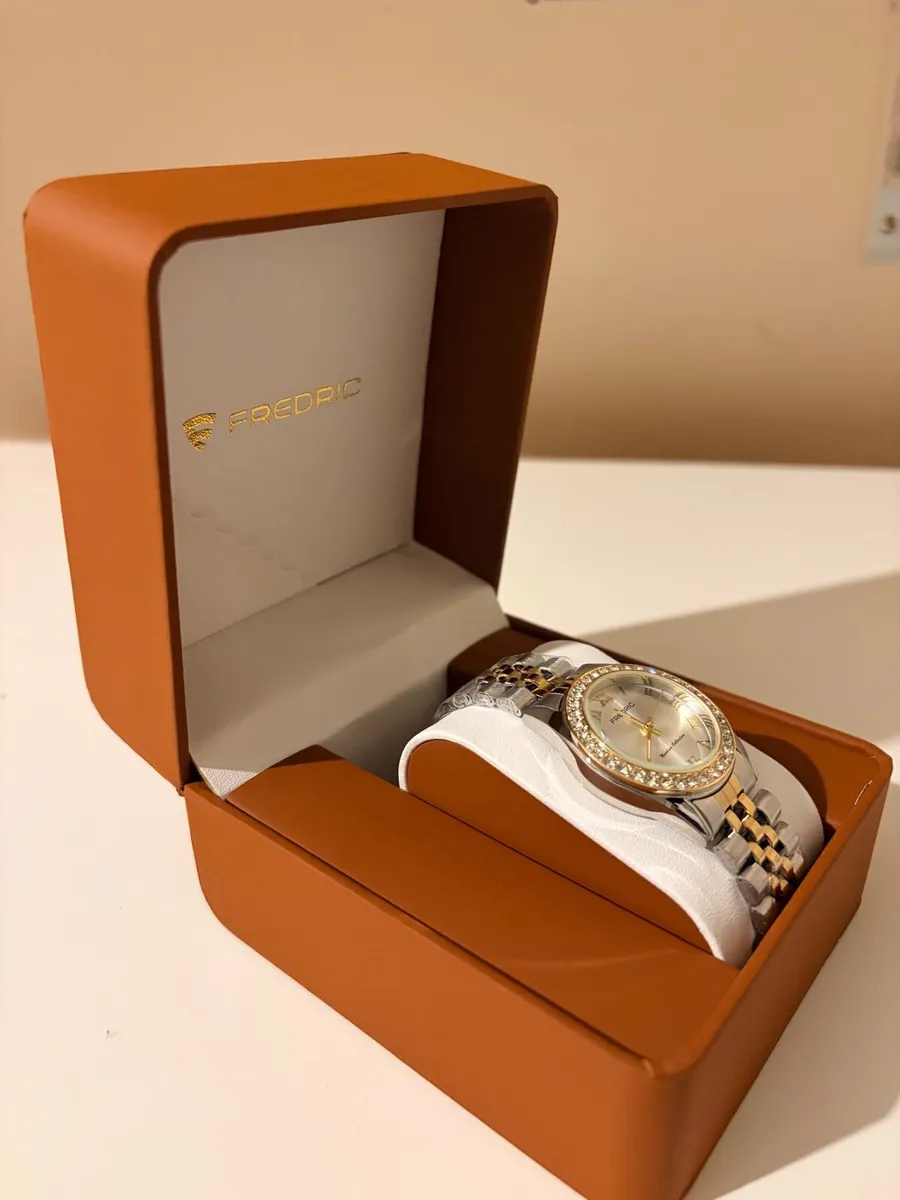 Wrist watch - female - Image 3