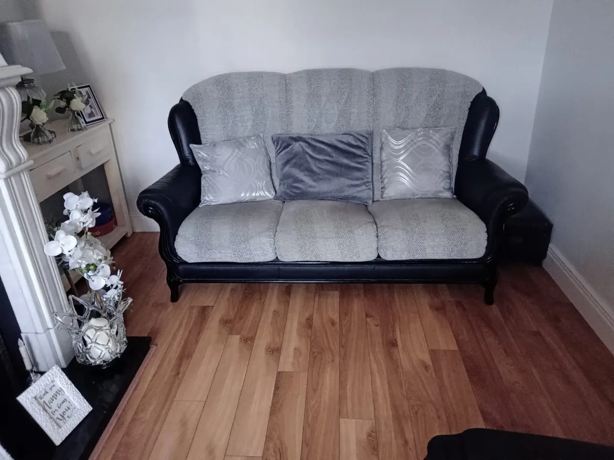 3 piece suite - Image 1