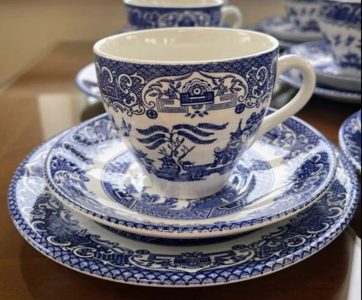 18 piece blue willow - Image 3