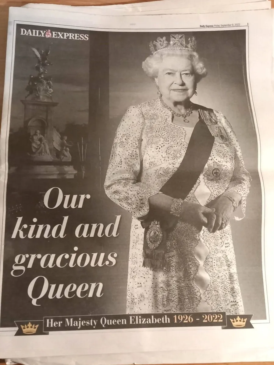 HM Queen Elizabeth - Magazines & Newspapers - Image 2