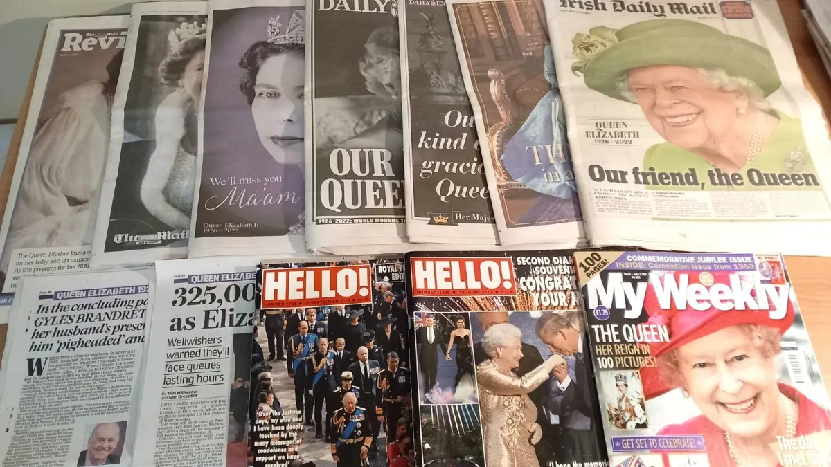 HM Queen Elizabeth - Magazines & Newspapers - Image 1