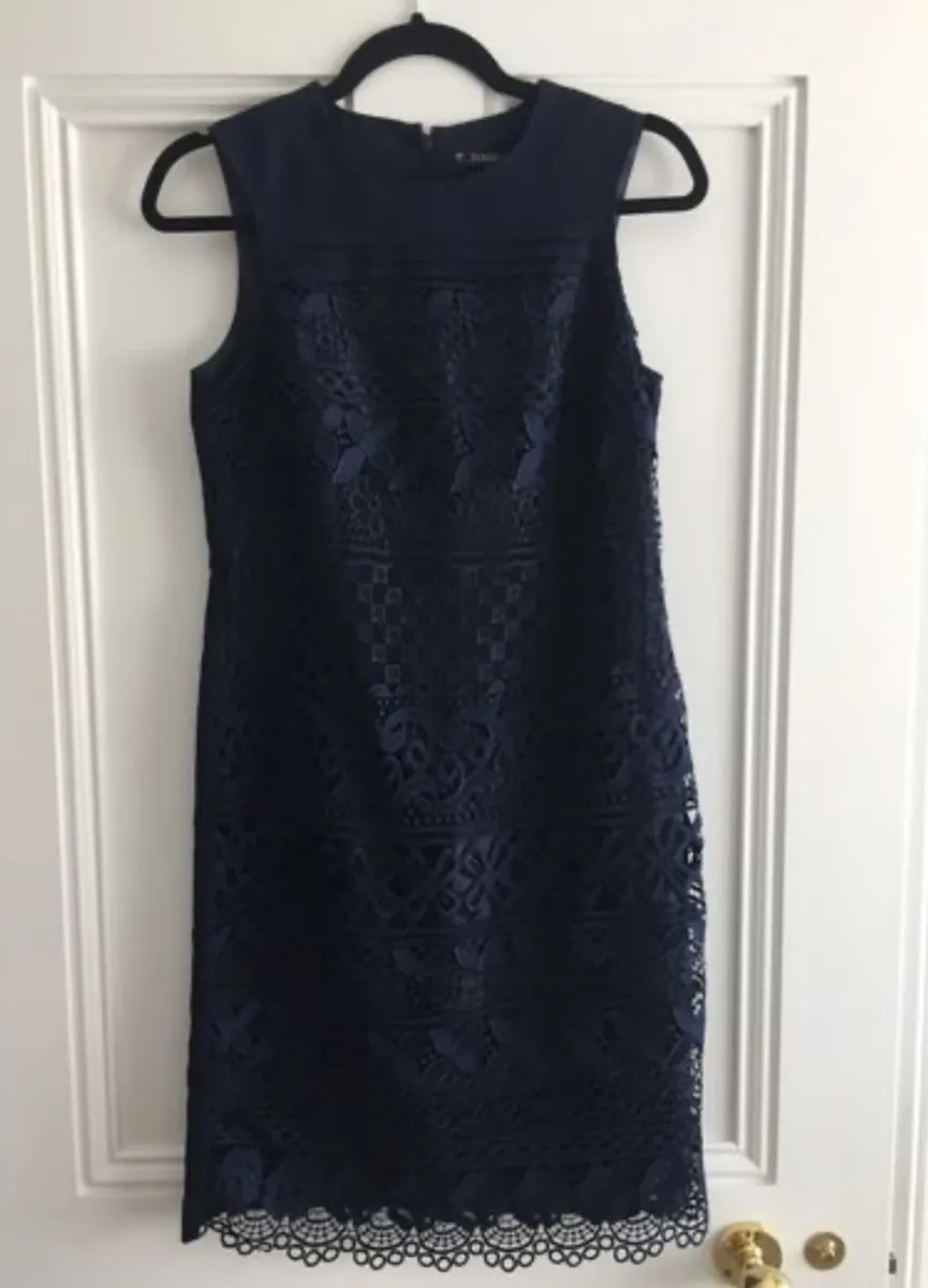 BNWT Ladies Navy Linen/Lace Dress: Size 8 - Image 2