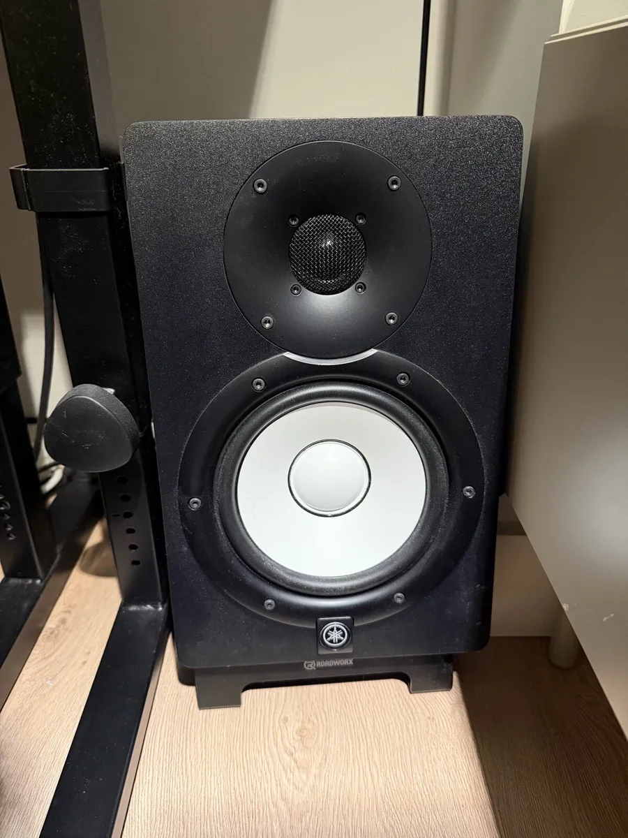 Yamaha HS7 Studio Monitors (Pair) – Like New - Image 1