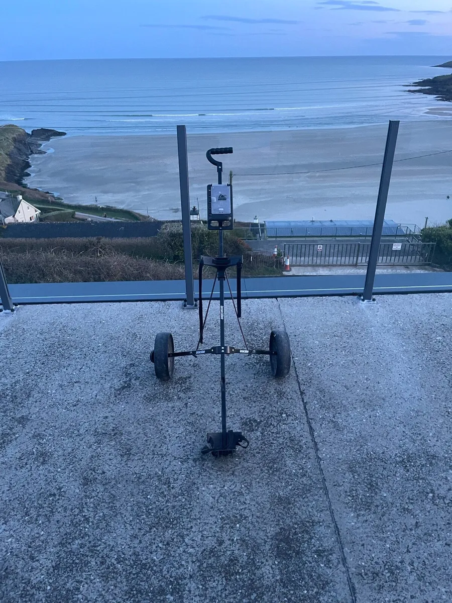 Golf trolley - Image 1