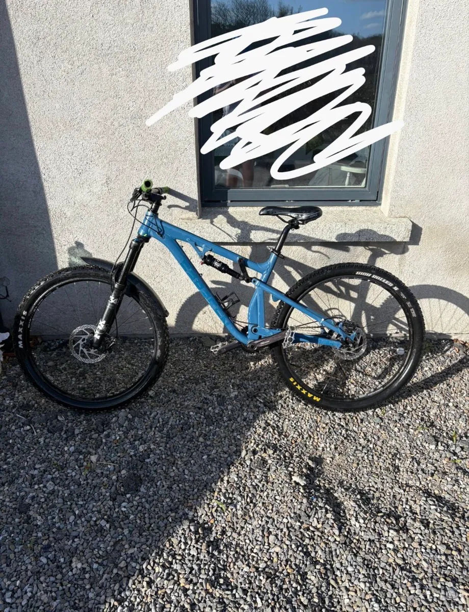 Mountain bike - Image 1