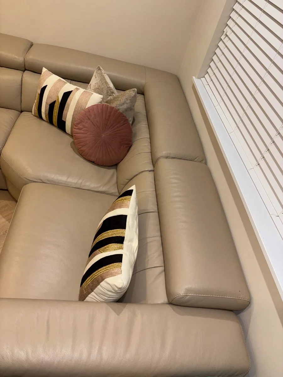 Natuzzi Leather Corner Sofa - Electric Recliner - Image 3