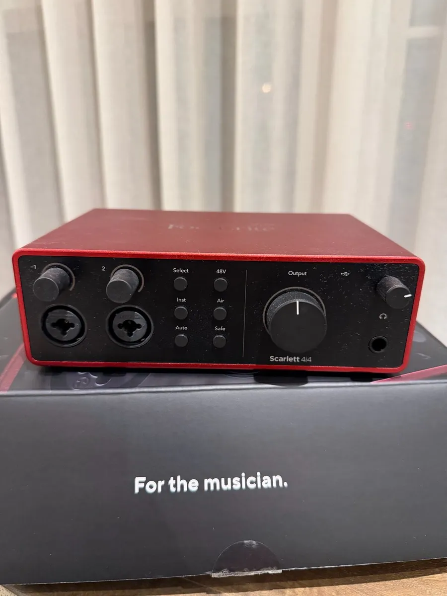 Focusrite Scarlett 4i4 (4th Gen) - Like new - Image 1
