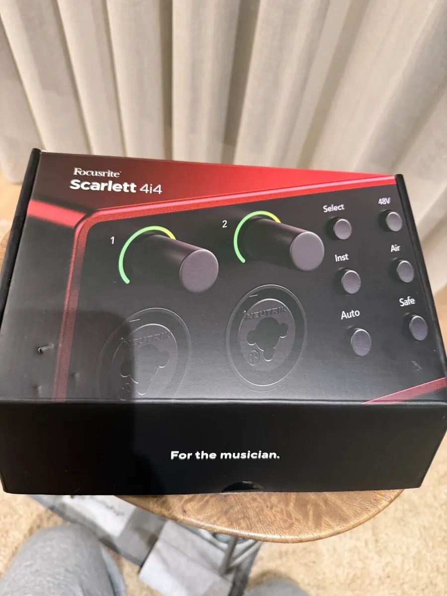 Focusrite Scarlett 4i4 (4th Gen) - Like new - Image 4