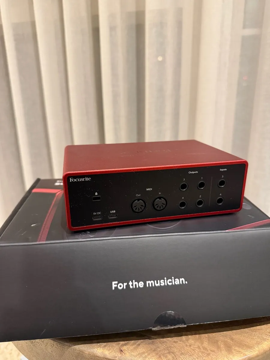 Focusrite Scarlett 4i4 (4th Gen) - Like new - Image 2