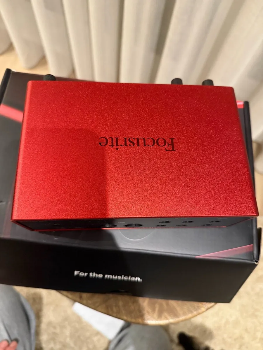 Focusrite Scarlett 4i4 (4th Gen) - Like new - Image 3