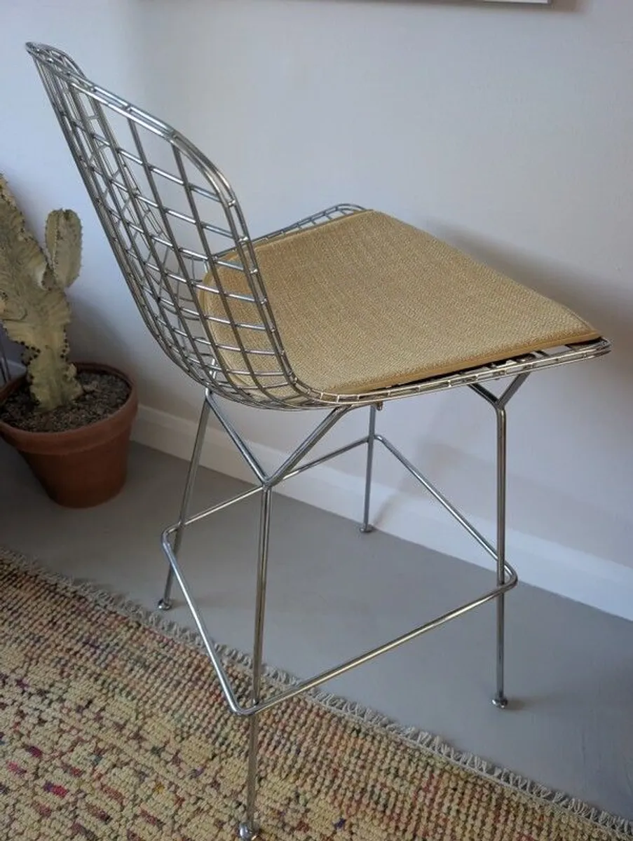 Pair of Bertoia style wire bar stool - Image 3
