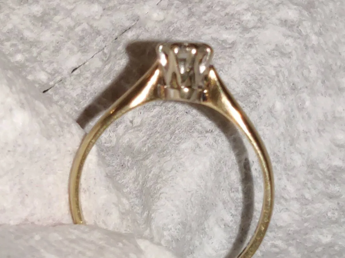 LARGE DIAMOND SOLITAIRE, 9CT THICK Gold Ring ! - Image 2