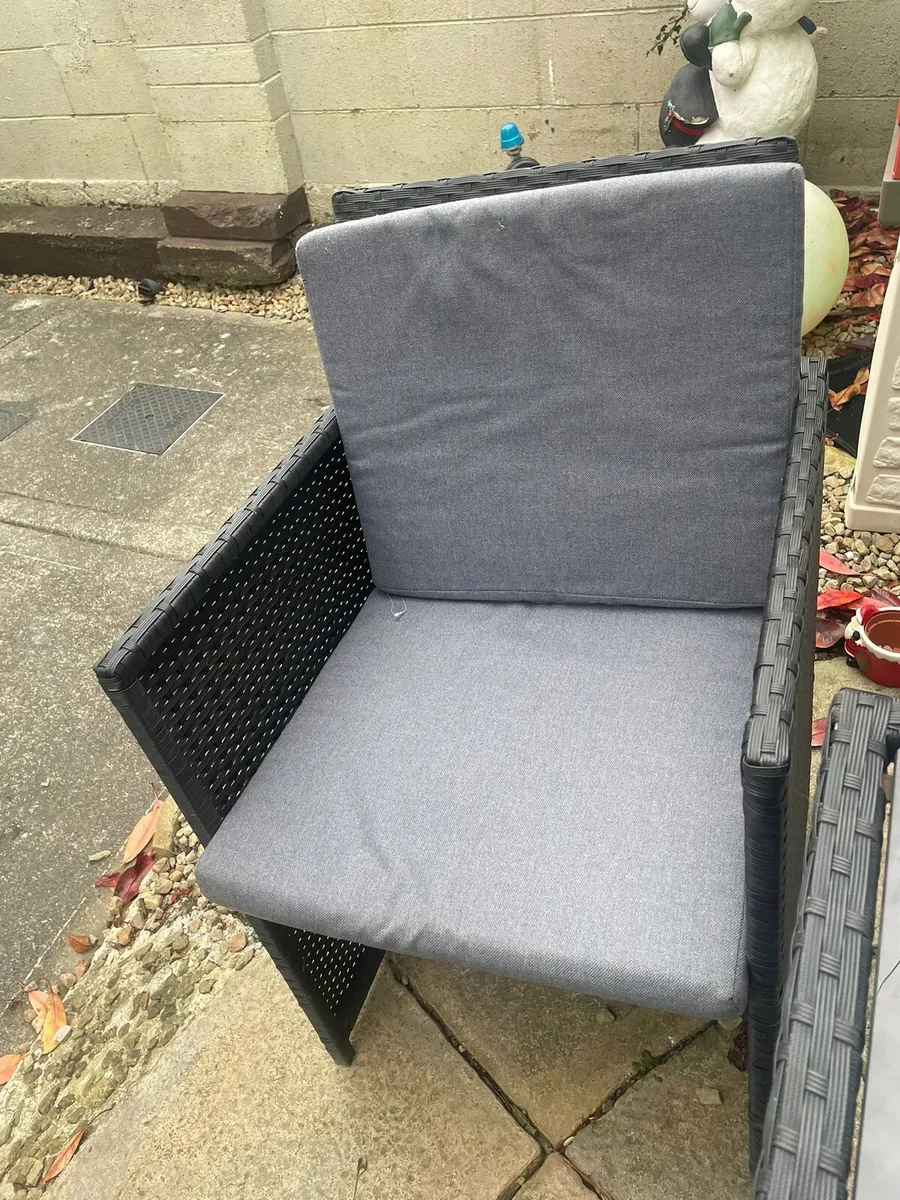 Garden table and 6 chairs - Image 3