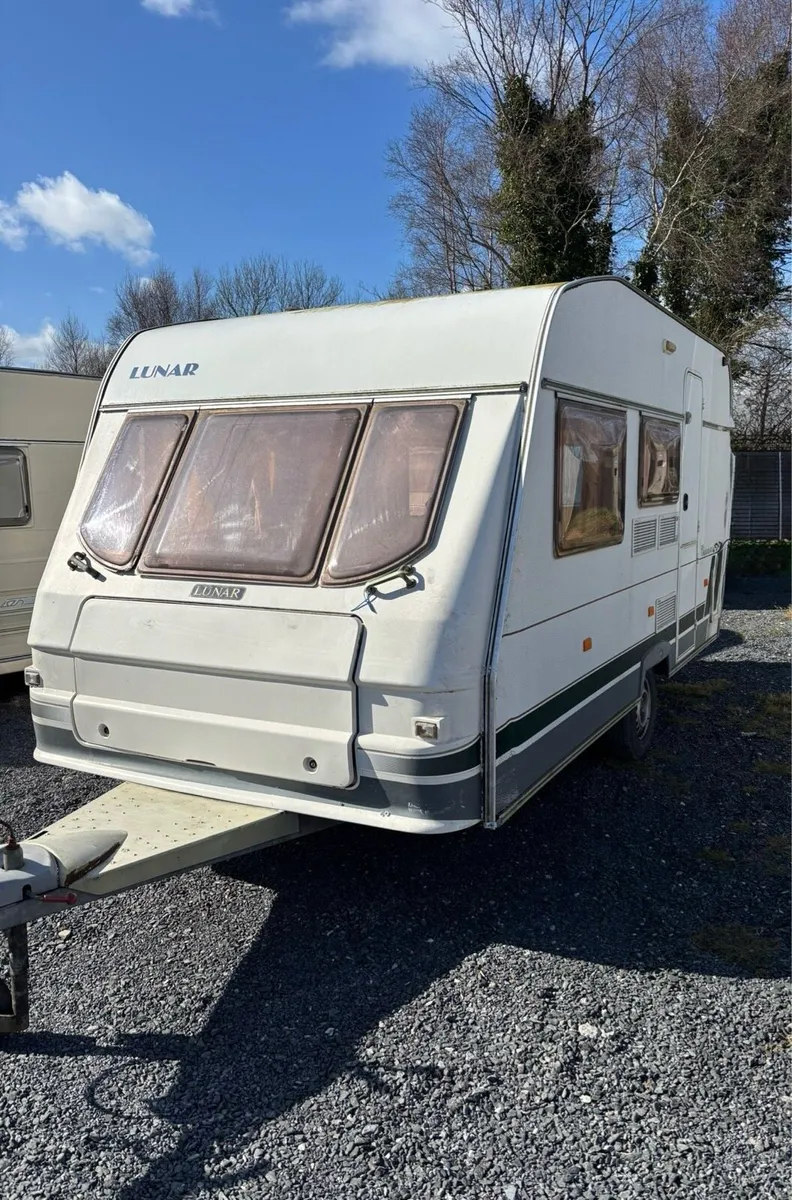 Lunar 4 Berth Lightweight +Awning Caravan - Image 1