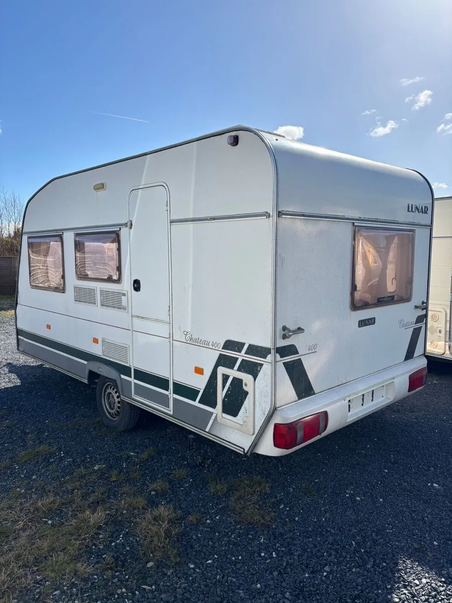Lunar 4 Berth Lightweight +Awning Caravan - Image 4