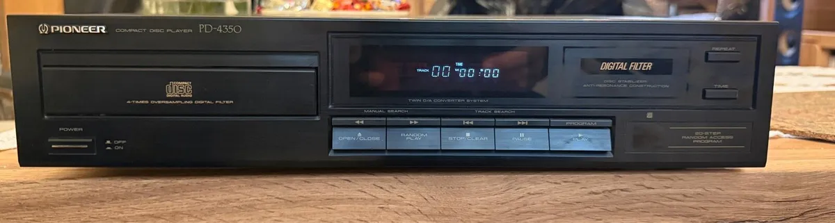Pioneer CD player PD 4350 with remote - Image 1