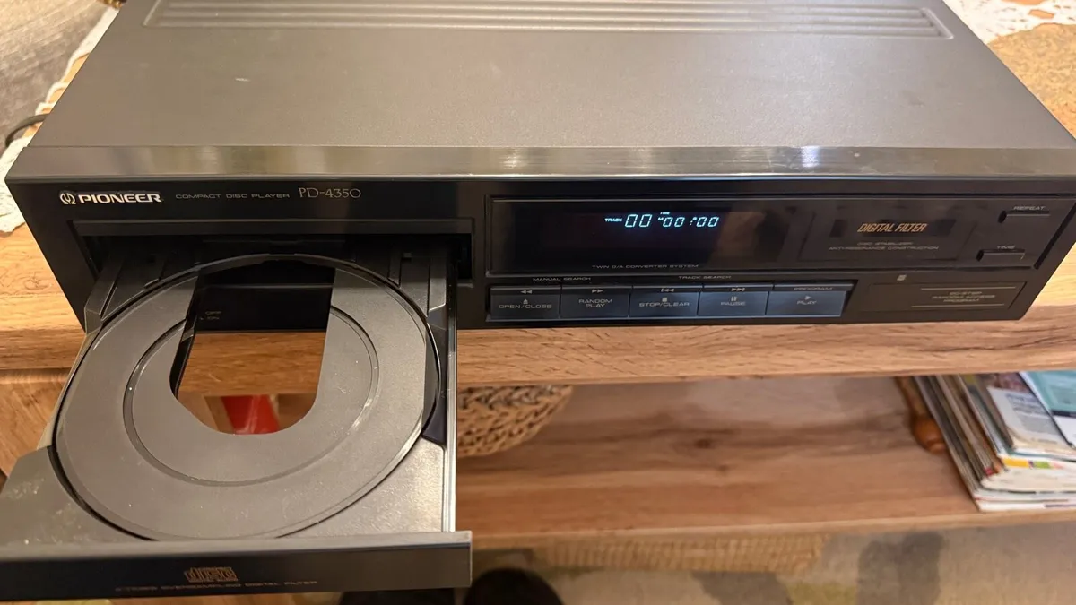 Pioneer CD player PD 4350 with remote - Image 2