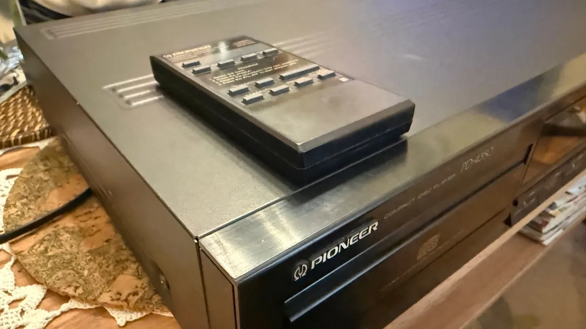 Pioneer CD player PD 4350 with remote - Image 3