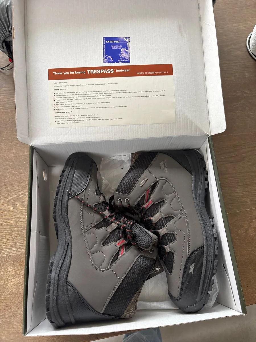 Hiking boots size 10 - Image 1