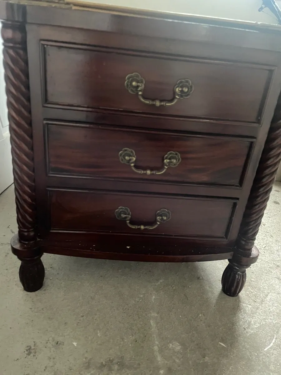 Super king mahogany bed - Image 2