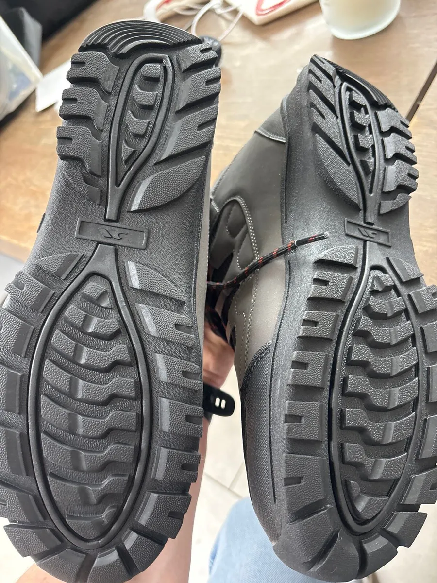 Hiking boots size 10 - Image 4