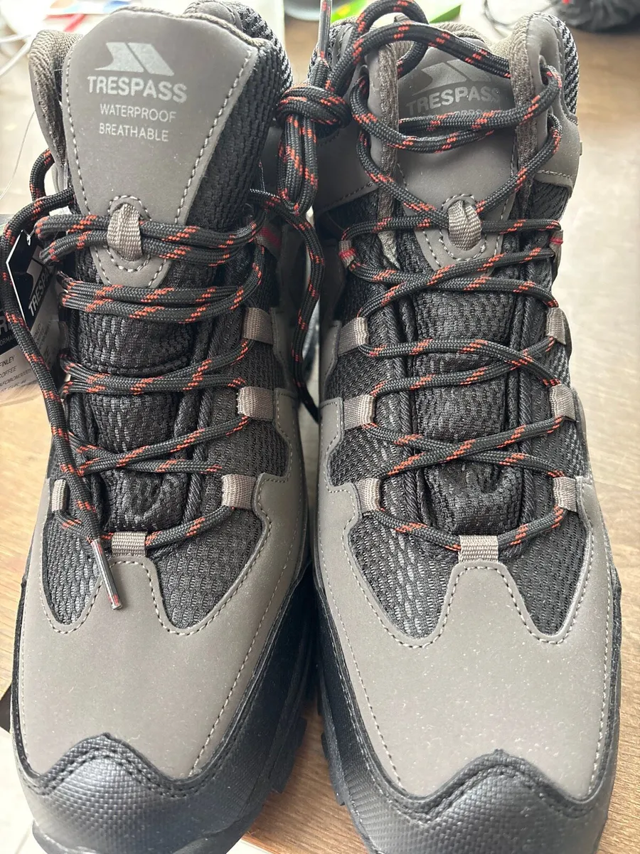 Hiking boots size 10 - Image 3