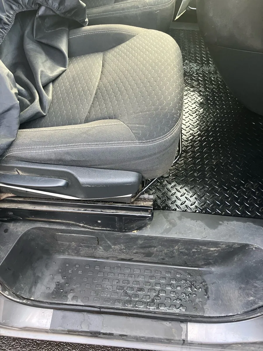 2017 vivaro - Image 2