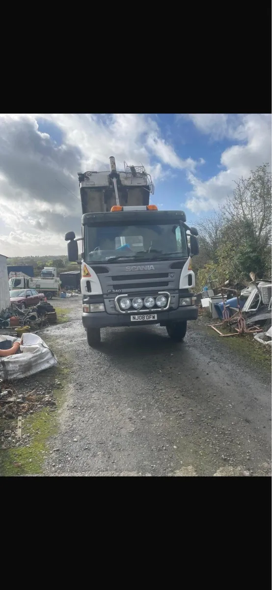 6x4 tipper - Image 1