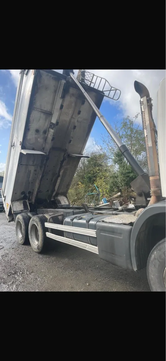 6x4 tipper - Image 3