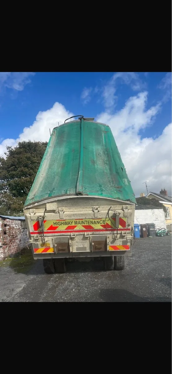 6x4 tipper - Image 4