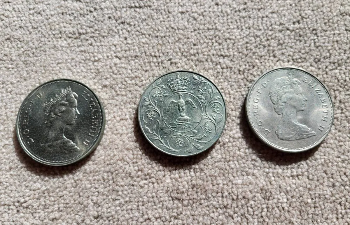 3 x Crowns - Image 2