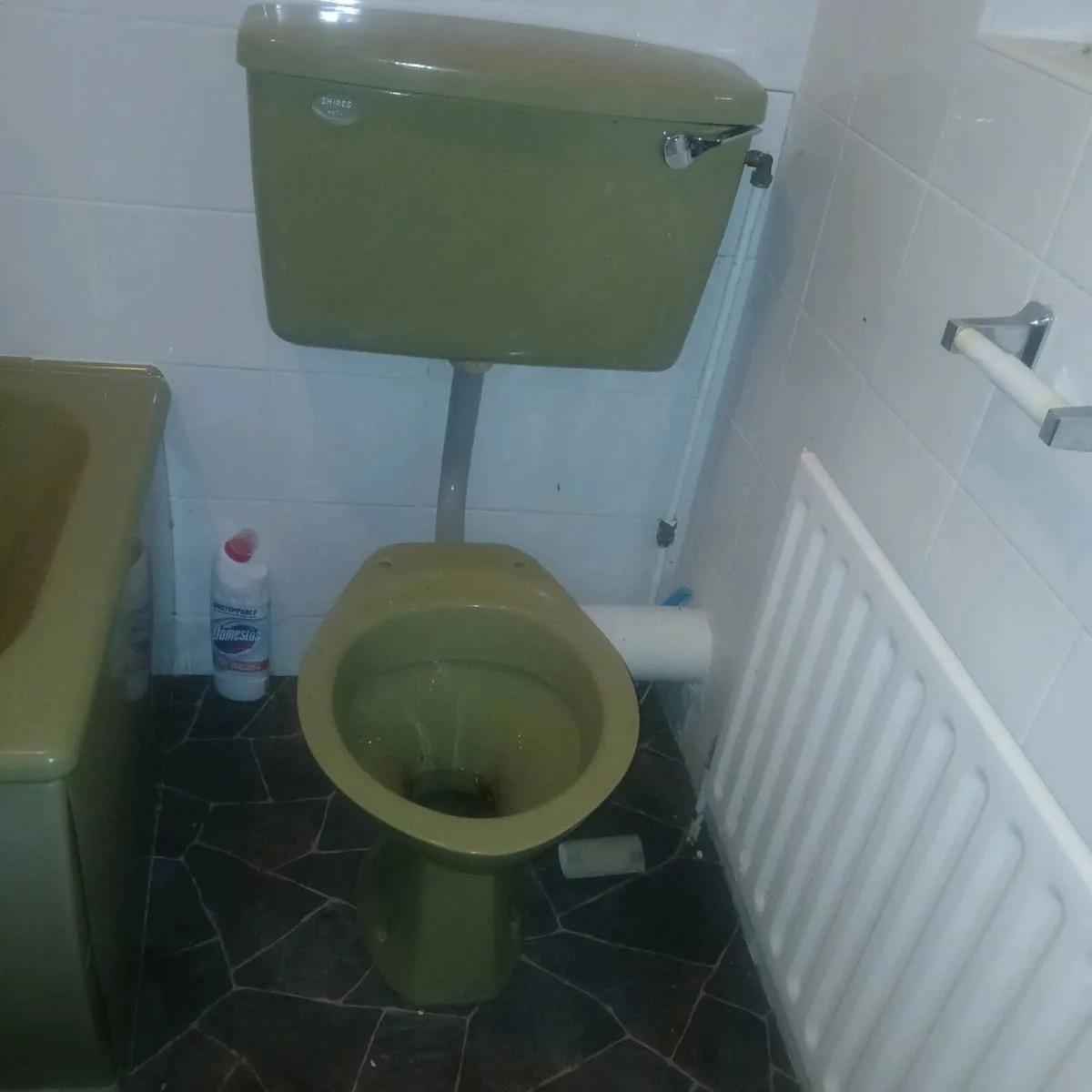 Bathroom suite - Image 1