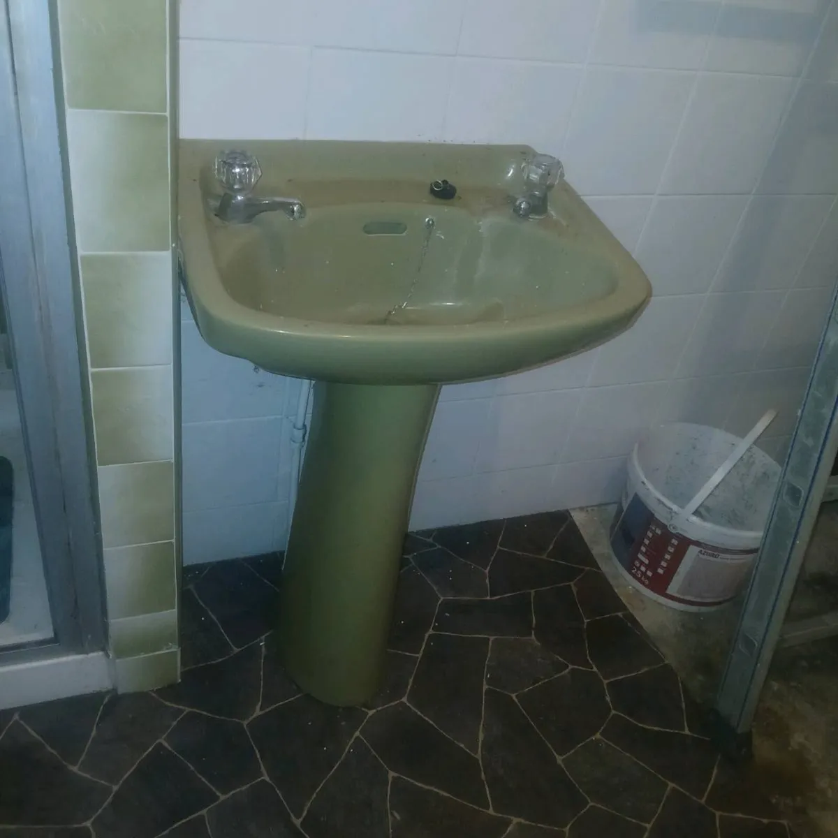 Bathroom suite - Image 2