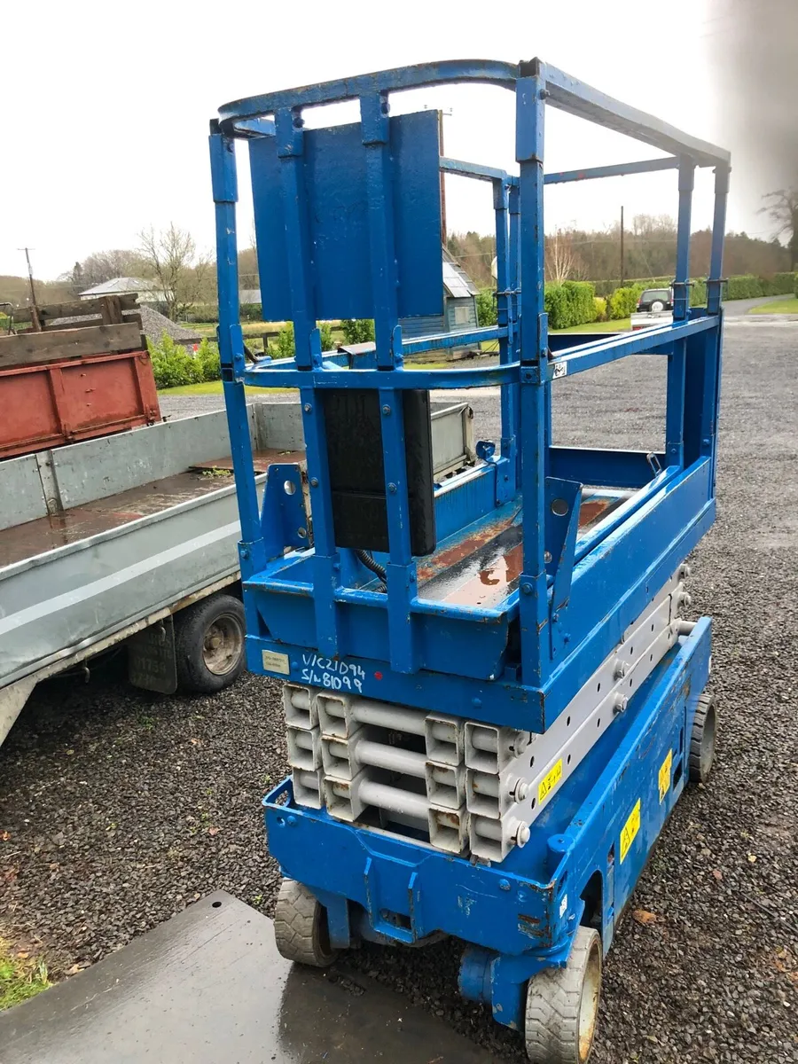 Genie scissor lift - Image 2