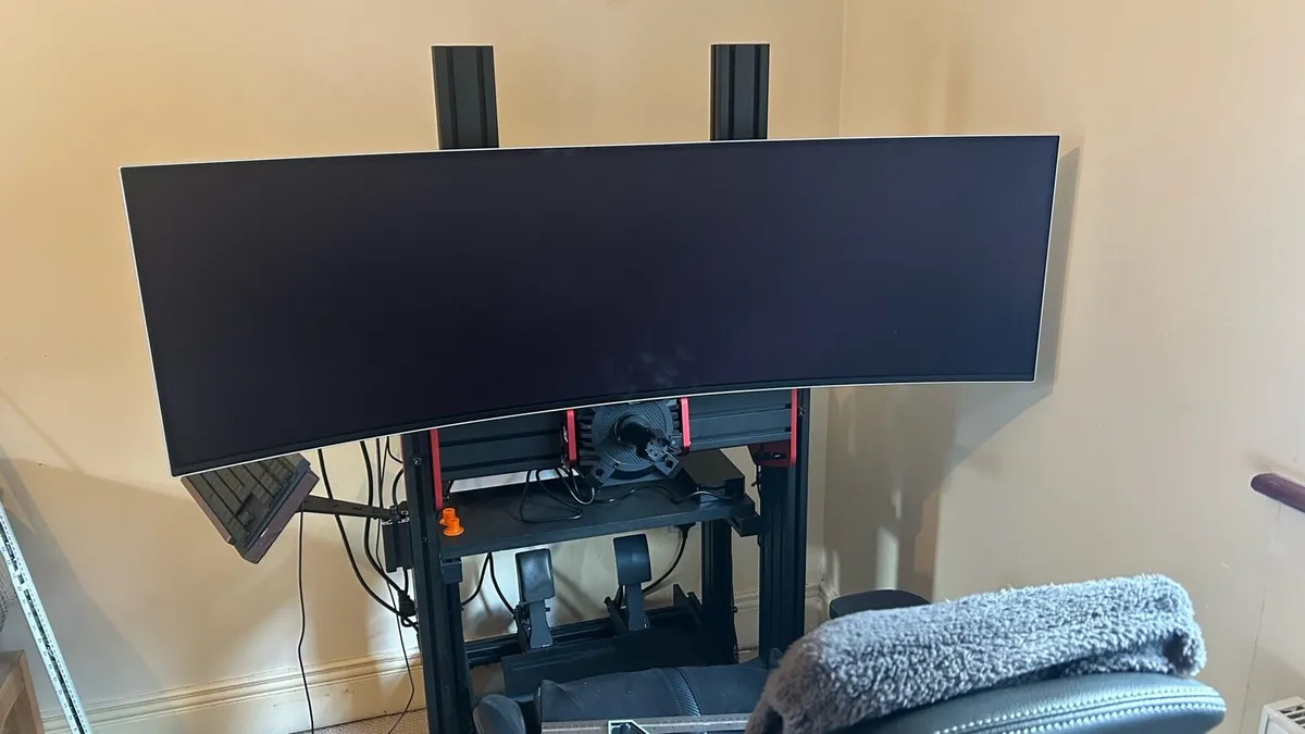 Samsung Odyssey OLED G9 49’ - Image 3