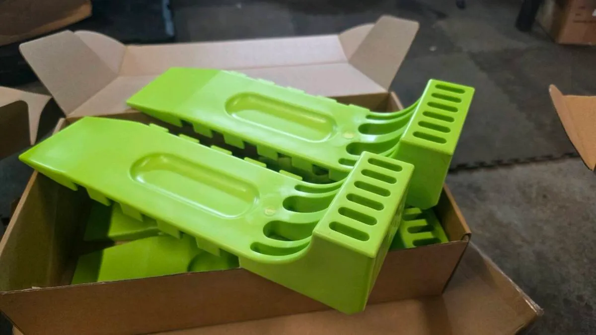 SLIPPERY JIMS - Image 2