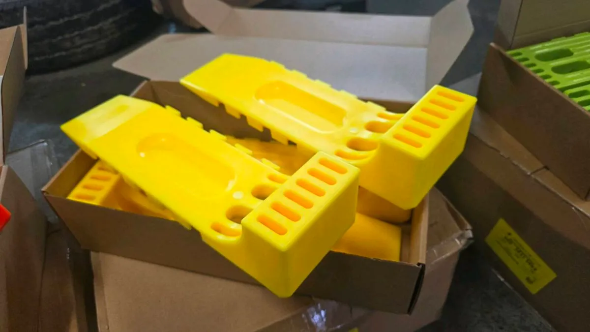 SLIPPERY JIMS - Image 3