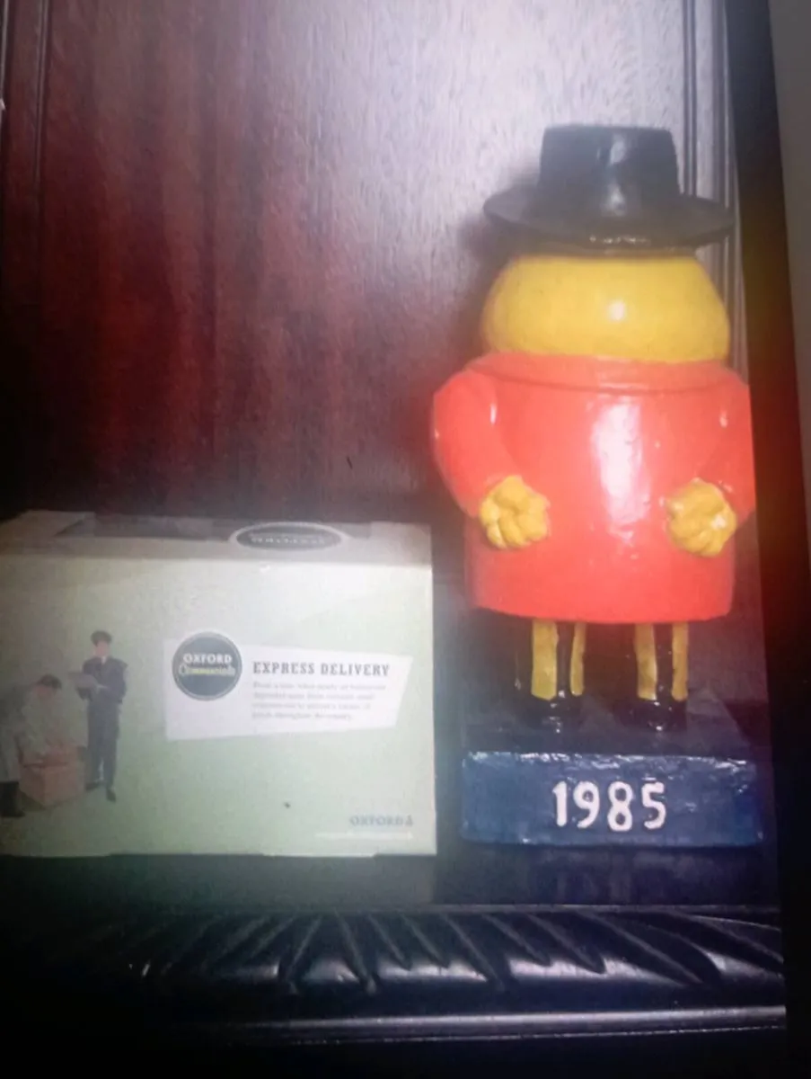 DIE-CAST MODLE 1-76 00 BEDFORD TAYTO VAN & FIGURE - Image 4